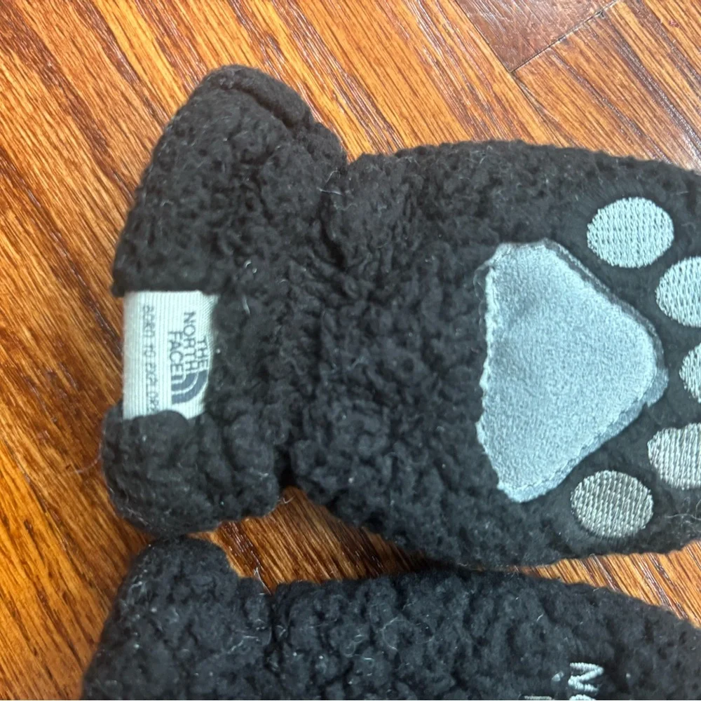 The North Face Baby Bear Suave Oso Black Mittens 0-6 months
